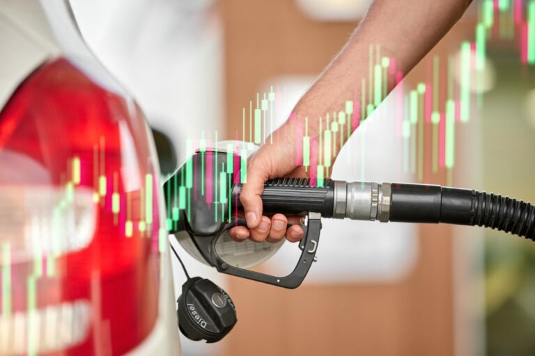 Iránsky konflikt môže podľa analytika tlačiť ceny energetických komodít nahor, cena benzínu môže byť nad 1,70 eura za liter