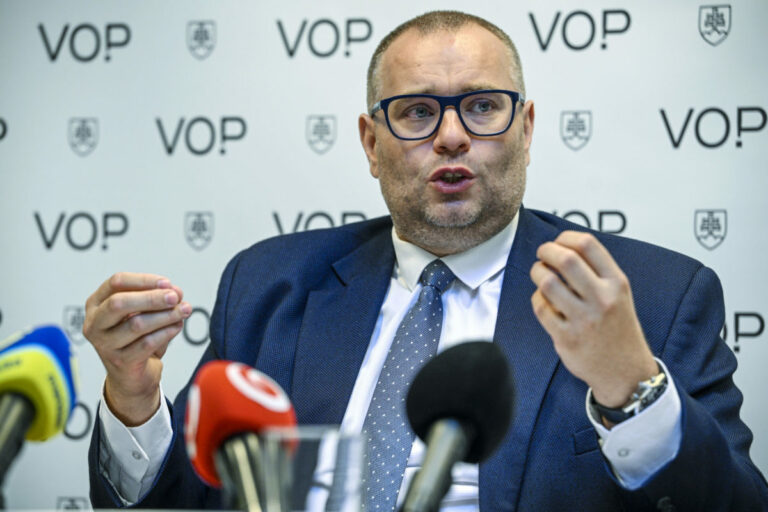 Zákon o mimovládkach sa nepozdáva ani ombudsmanovi, podáva návrh na jeho preskúmanie Ústavným súdom