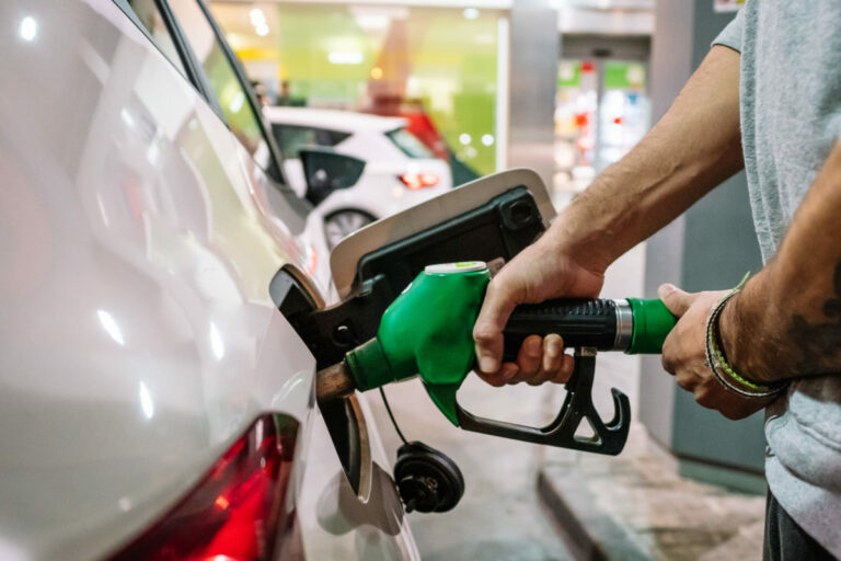 Slovensko skončilo na nelichotivom prvom mieste, máme jeden z najdrahších benzínov či nafty