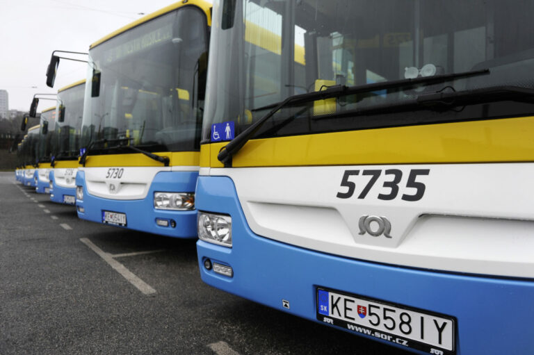 Od 14. júla prestanú na sídlisku Nad jazerom v Košiciach premávať električky a nahradia ich autobusy