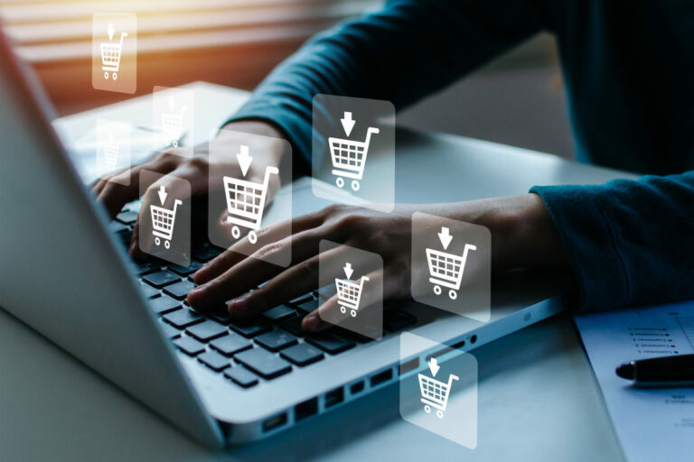 Slováci stále častejšie nakupujú online, dominujú platby kartou a digitálne peňaženky
