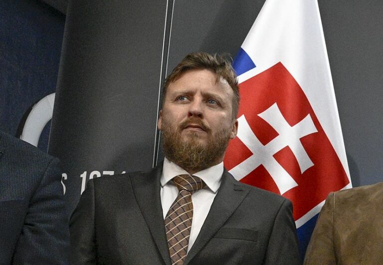 Splnomocnenec Kotlár si neplní svoju úlohu a straší ľudí, tvrdí prezident Pellegrini