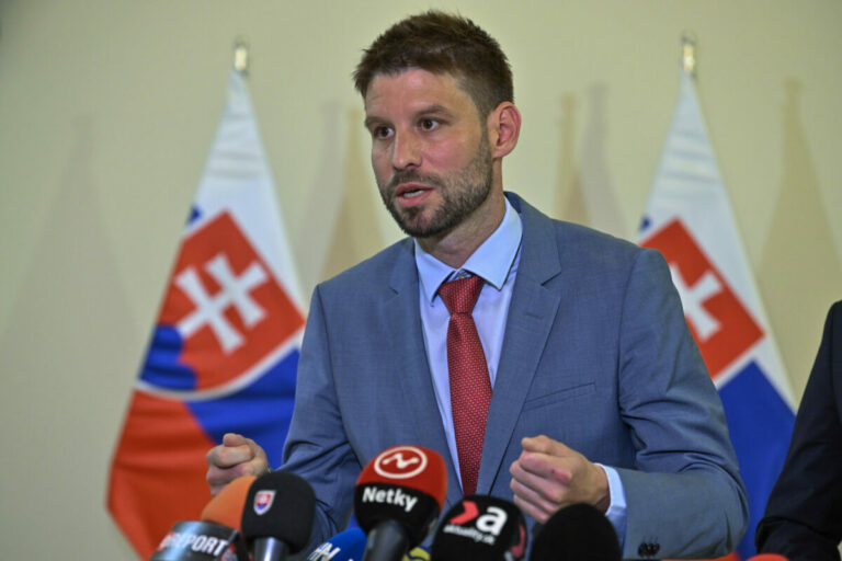 Fico akoby už nebol spôsobilý vykonávať svoj úrad, skonštatoval Šimečka