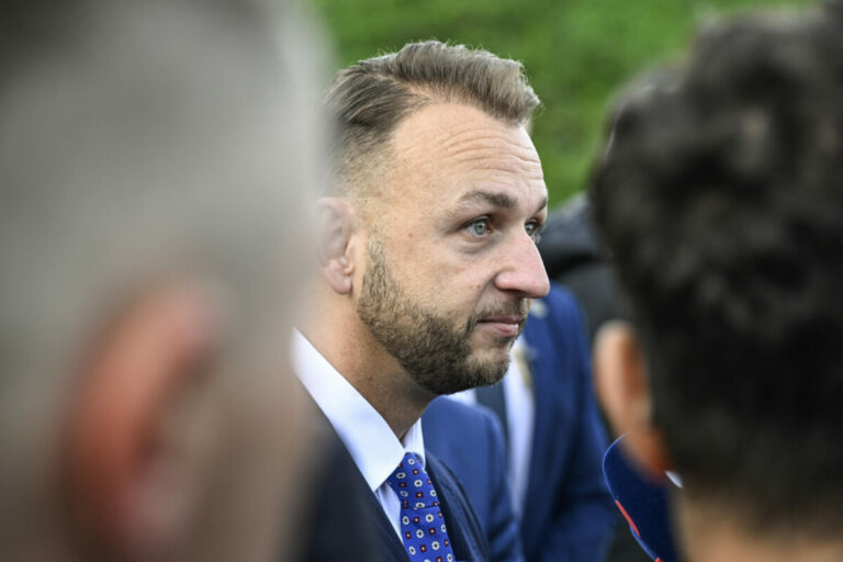 Polícia odmietla trestné oznámenie pre cestu Šutaja Eštoka na preteky F1, Zastavme korupciu podá sťažnosť