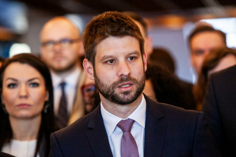 Šimečka nepovažuje vymenovanie Dubéciho za prehru, post podpredsedu parlamentu chcela obsadiť koalícia