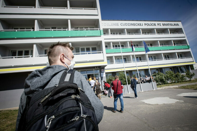Cudzinecká polícia čoskoro rozšíri počet pracovísk, rezervácie bude možné vykonať 40 dní vopred