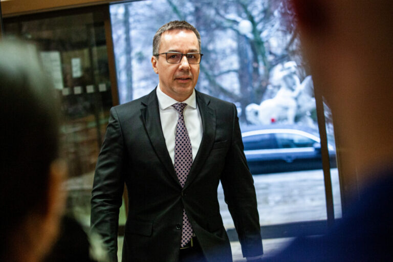 Konsolidácia áno, ale nie na úkor ľudí. Erik Tomáš vylúčil zásahy do sociálnych dávok