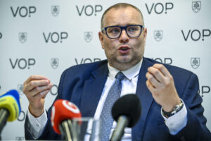 Zadržaný cudzinec strávil v nepovolenej cele viac než 6 hodín. Dobrovodský odhalil vážny problém v policajnom oddelení