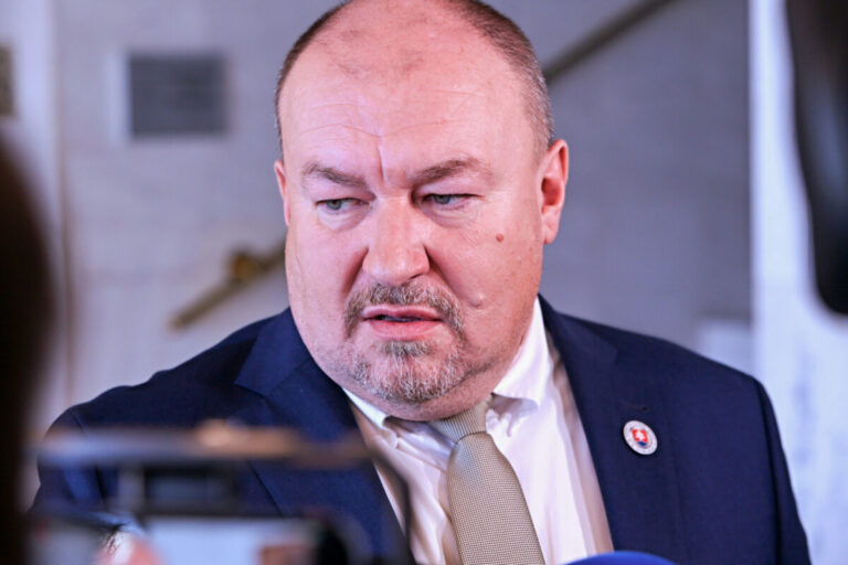 Huliakovci premenovali stranu, vyriešili tak problém so svojou identitou