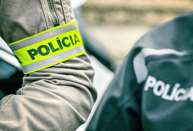 Policajt vynášal informácie v 16 rôznych prípadoch, zmaril aj vyšetrovanie vraždy