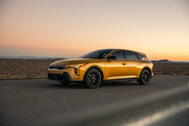 Kia ukázala nový veľký hatchback so zaujímavým dizajnom. Dvojliter či turbo? – FOTO