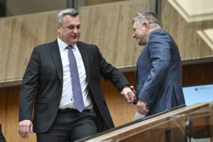 Vláda sa podľa Danka nerozpadne, ale Fico musí počúvať aj iných ľudí
