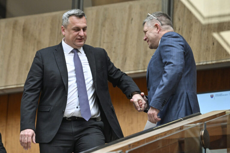 Vláda sa podľa Danka nerozpadne, ale Fico musí počúvať aj iných ľudí