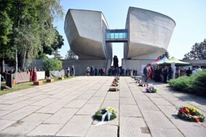 Slovenské protifašistické hnutie vyzýva na postavenie sôch generálom Golianovi a Viestovi