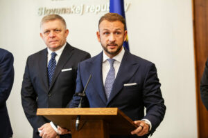 Ministerstvo vnútra chce rok po atentáte na Fica bojovať proti nenávisti na internete, chystá nový zákon – VIDEO