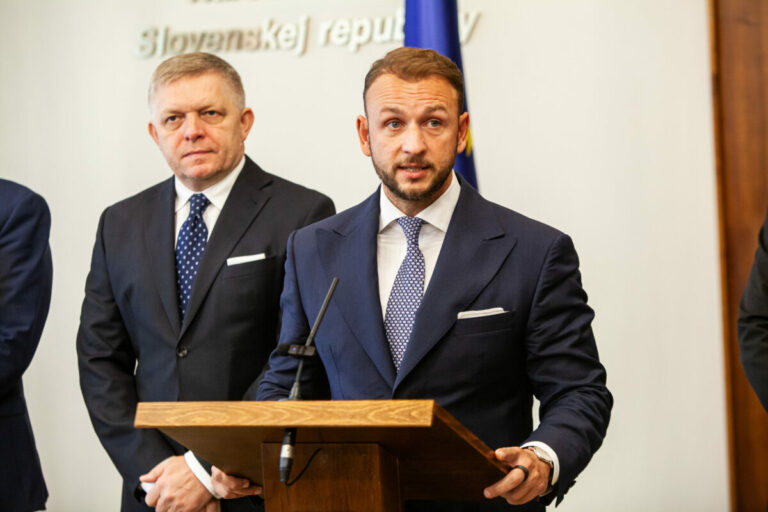 Ministerstvo vnútra chce rok po atentáte na Fica bojovať proti nenávisti na internete, chystá nový zákon – VIDEO