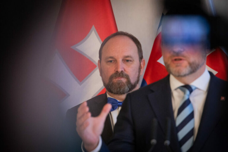 Samosprávne kraje povedie naďalej Viskupič, na 800 eurové odmeny žiadajú od štátu kompenzácie