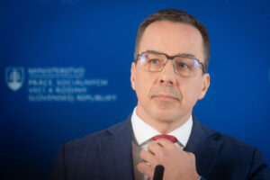 Mladí sa zamestnajú jednoduchšie, ministerstvo práce im s pomocou zdrojov Európskej únie podáva pomocnú ruku – VIDEO