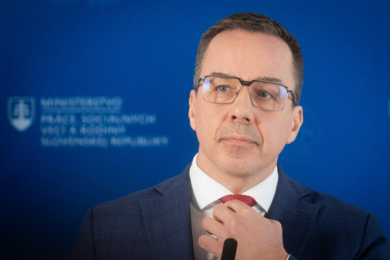 Mladí sa zamestnajú jednoduchšie, ministerstvo práce im s pomocou zdrojov Európskej únie podáva pomocnú ruku – VIDEO