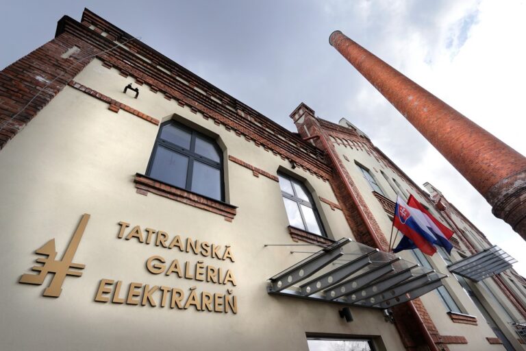 Tatranská galéria približuje kaligrafiu, súčasťou výstavy sú aj dielne