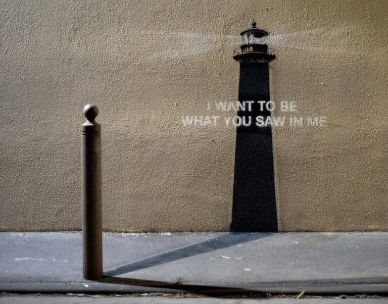 Banksy poprvýkrát namaľoval maják. Tajomné miesto jeho nového diela je odhalené