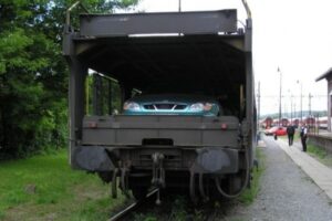 ZSSK vypraví z Bratislavy špeciálny autovlak. Povezie vyše 80 veteránov na legendárne preteky