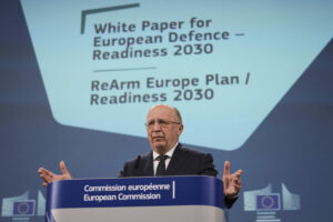 Rusko môže o niekoľko rokov zaútočiť na štáty EÚ, tvrdí európsky komisár pre obranu