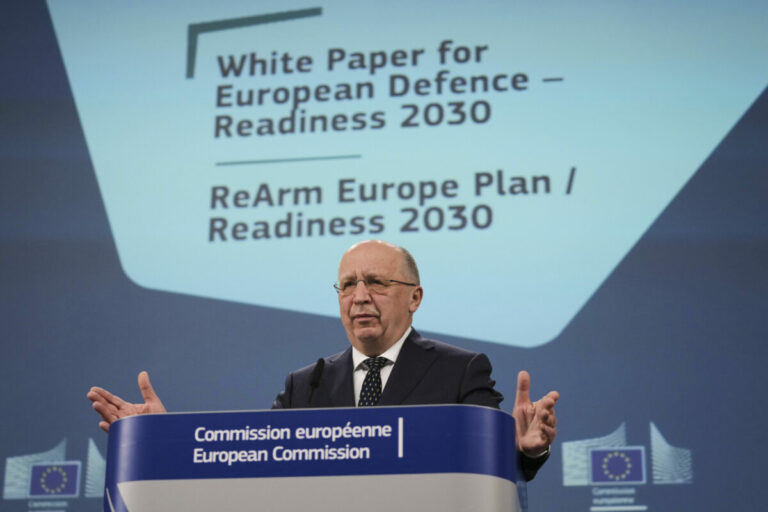 Vojna sa zmenila, Rusko napriek väčším zdrojom nedosiahne veľké víťazstvá, tvrdí európsky komisár pre obranu