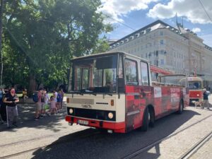 Dopravný podnik Bratislava pri príležitosti Medzinárodného dňa detí vypraví Cabriobus