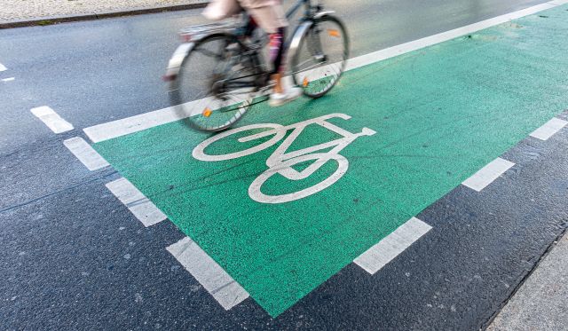 Spoločná trasa pre cyklistov a chodcov spojí Trnavu s okolitou obcou. Súčasťou bude aj osvetlenie