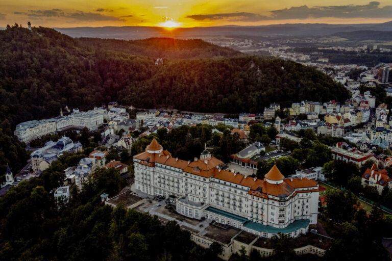 Filmový festival Karlove Vary sa po úmrtí Jiřího Bartošku pripravuje tak, ako by si to želal