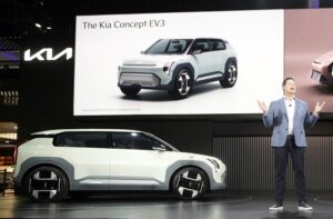 Kia EV3 získala ocenenie Svetové auto roka 2025, prináša inovácie vlajkového modelu EV9