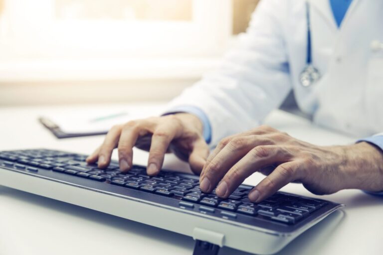 Elektronizácia v zdravotníctve mešká už viac než dekádu, pacienti sa online stále neobjednajú