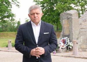 Fico si pripomenul výročie smrti Štefánika. V minulosti sme prešli veľkými zradami, často od veľkých bratov – VIDEO