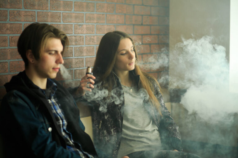 Jednorazové e-cigarety ohrozujú deti, odborníci trvajú na zákaze