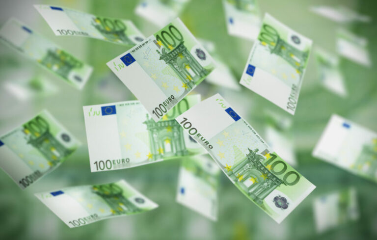 Odmena 800 eur poteší tisícky Slovákov, bude vyplatená vo výplatnom termíne za máj 2025