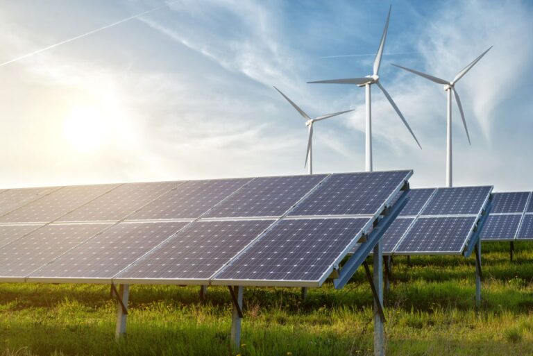 Spotreba elektriny bude rásť, pomôcť by nám mali obnoviteľné zdroje energie a jadro