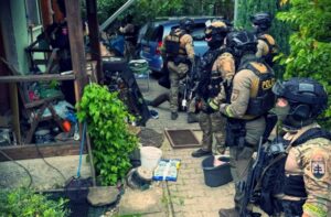 Incident v priestoroch univerzity v Bratislave: Polícia zadržala 46-ročného muža – FOTO