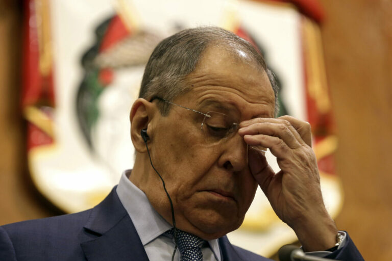 Zelenskyj ako úbožiak žiada Putina, aby prišiel rokovať, vyhlásil Lavrov
