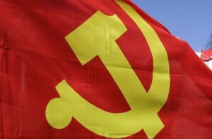 Europoslanec Zdechovský navrhuje zakázať ruské „Z“ aj sovietsky kosák s kladivom