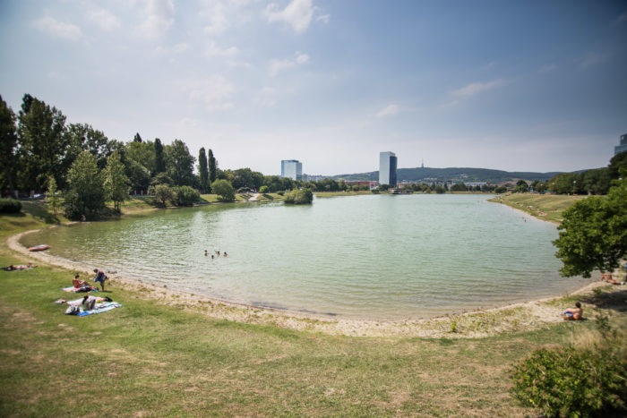 Bratislavská Kuchajda sa dočká modernizácie, pribudnú nové športoviská, mobiliár aj gastrozóna – FOTO