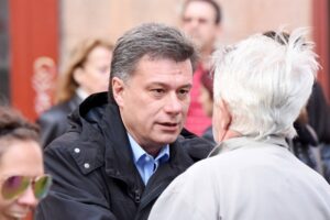 Pavel Blažek rezignoval po tom, čo sa prevalilo, že jeho rezort prijal kryptodar od muža s temnou minulosťou