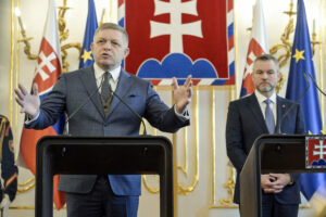 Ficovi neverí až 60 percent Slovákov, najdôveryhodnejším ústavným činiteľom je Pellegrini