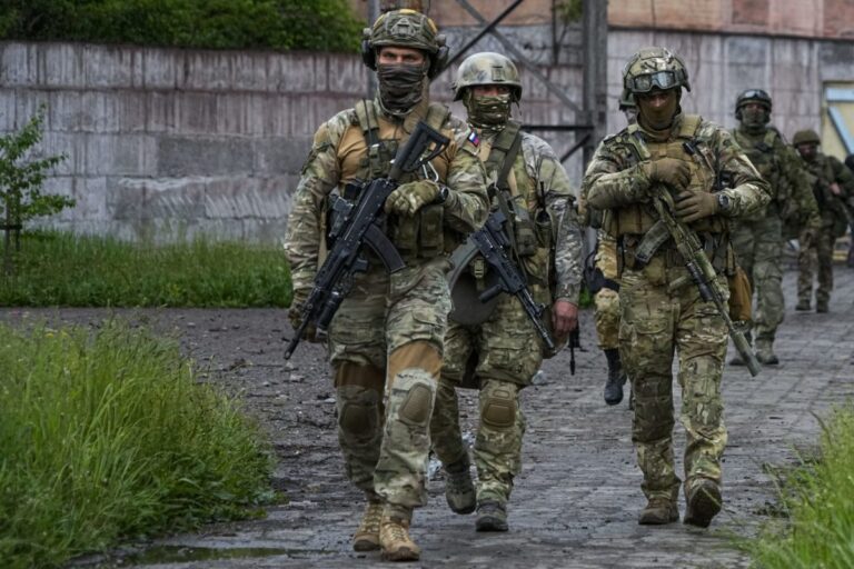 Rusko posiela na front zle vycvičených vojakov, chce takto získať výhodu pri rokovaniach