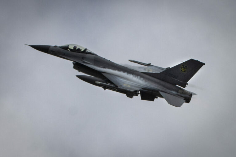 Ministerstvo obrany upozorňuje na možný vznik supersonického tresku, spôsobia ho lietadlá F-16