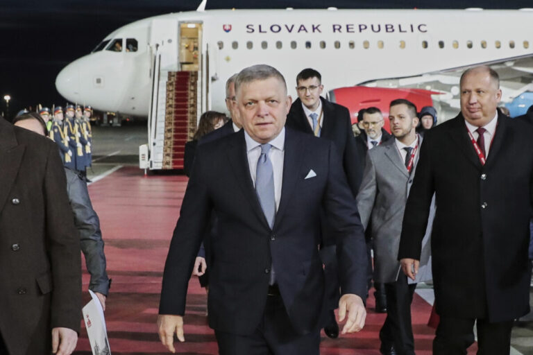 Prílet Fica na ruské oslavy Dňa víťazstva vysielala ruská televízia naživo
