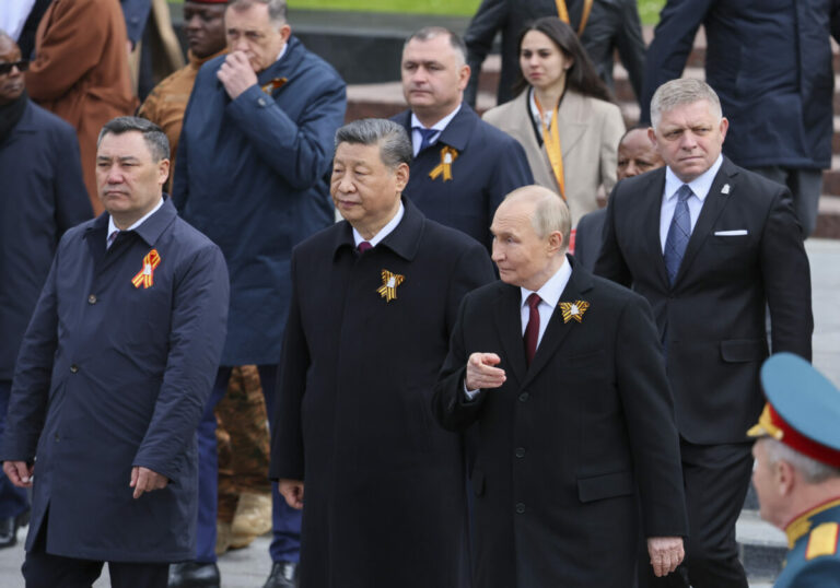 Na Putinovej prehliadke pochodovalo aj 1 500 vojakov nasadených vo vojne proti Ukrajine