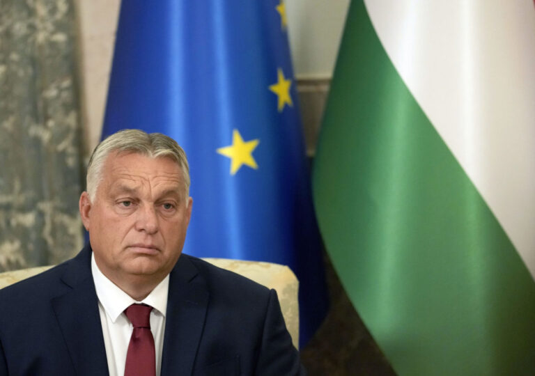 Europoslanci žiadajú úplné zmrazenie finančných prostriedkov pre Maďarsko