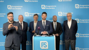 Fico sa chystá do Moskvy, opozícia na námestia. Premiérovu cestu považujú za tragédiu pre zahraničnú politiku – VIDEO