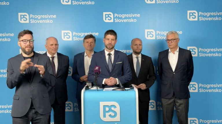 Fico sa chystá do Moskvy, opozícia na námestia. Premiérovu cestu považujú za tragédiu pre zahraničnú politiku – VIDEO